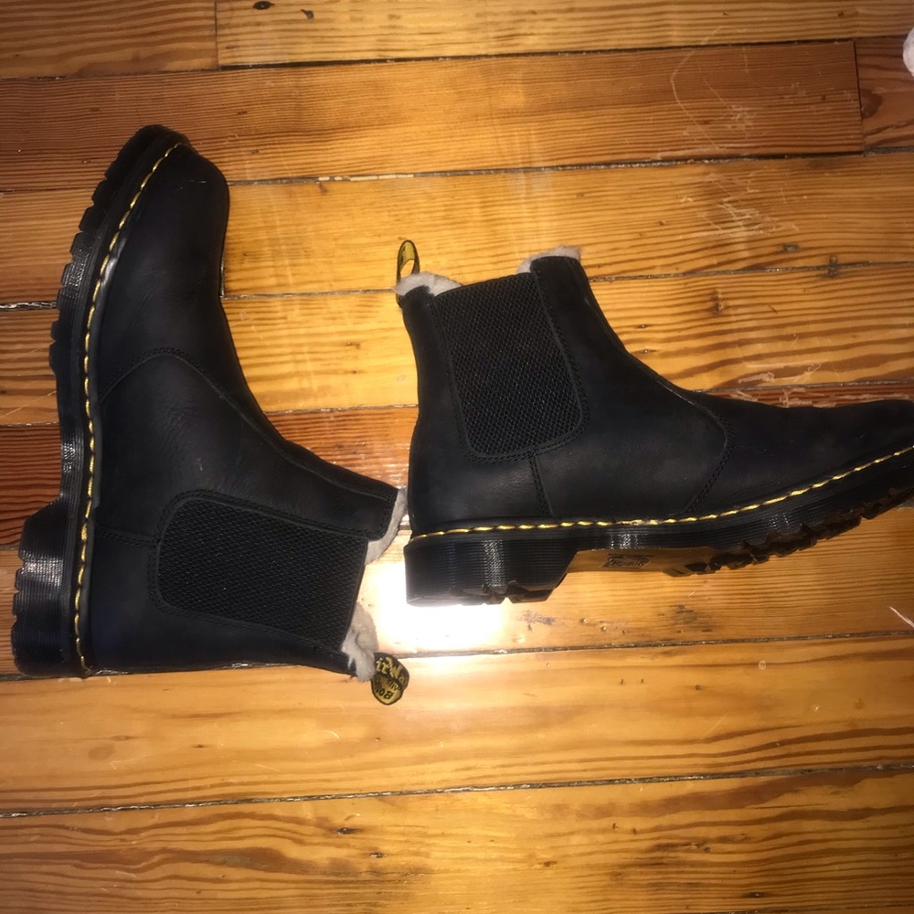 2976 WOMEN'S FAUX FUR LINED CHELSEA BOOTS